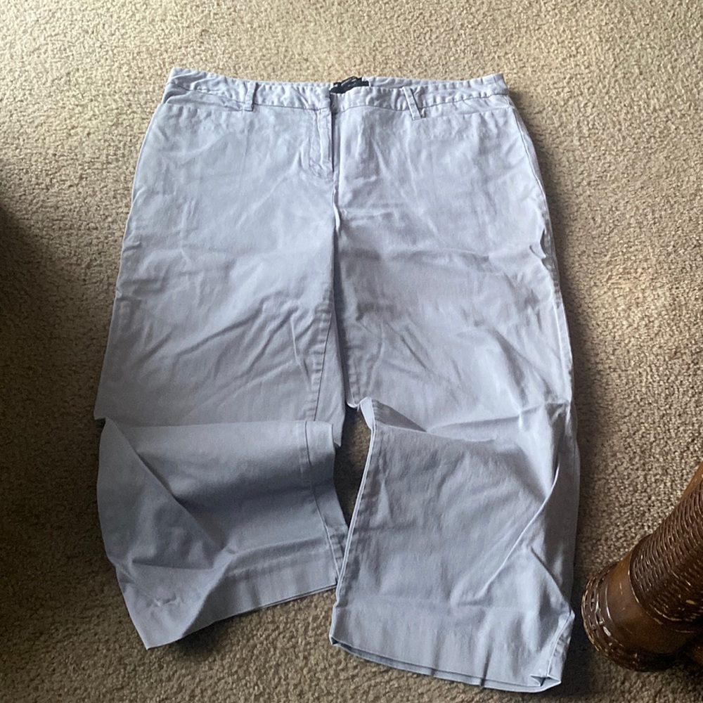 Cropped light gray pants